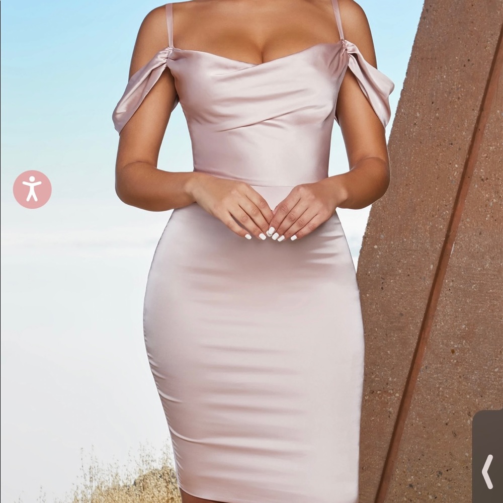 Oh Polly
Satin Cowl Neck Knee Length Dress in Blush US SIZE 2